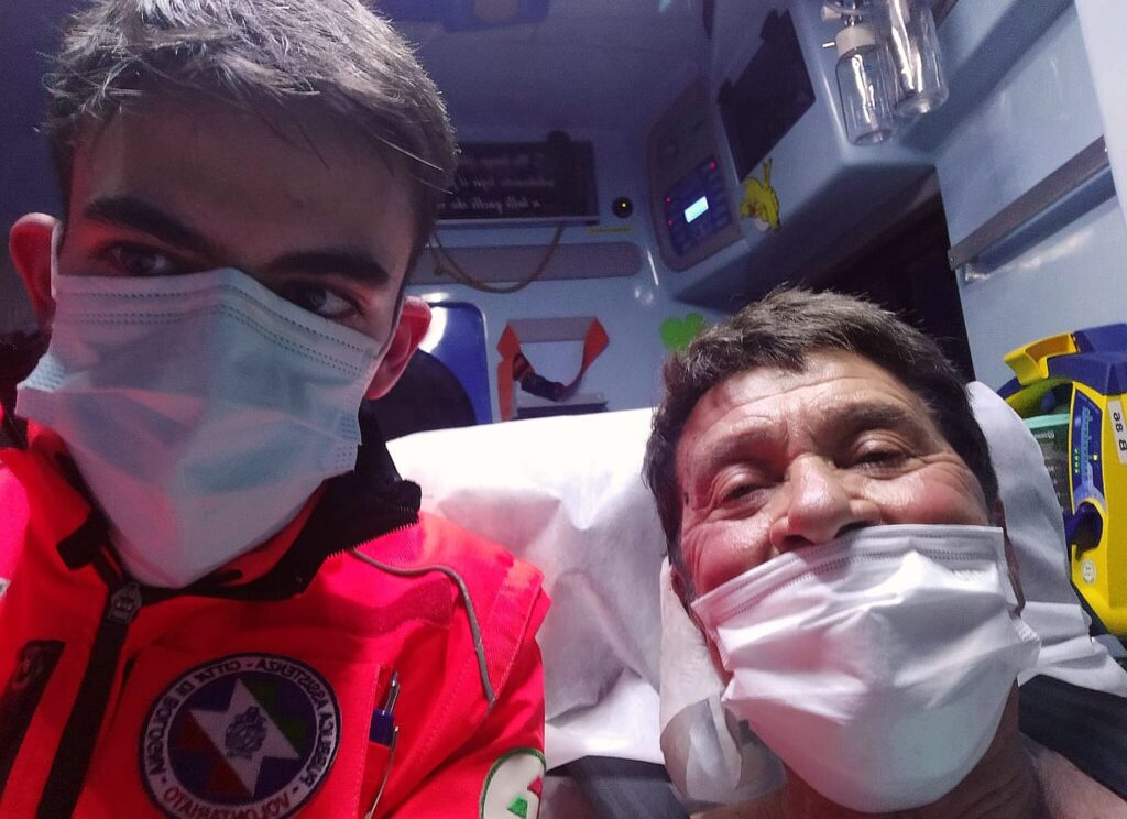 Gianni sta meglio, ecco i selfie con i medici