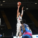 Il derby 110 alla Virtus, una tenace Fortitudo si arrende solo nel finale