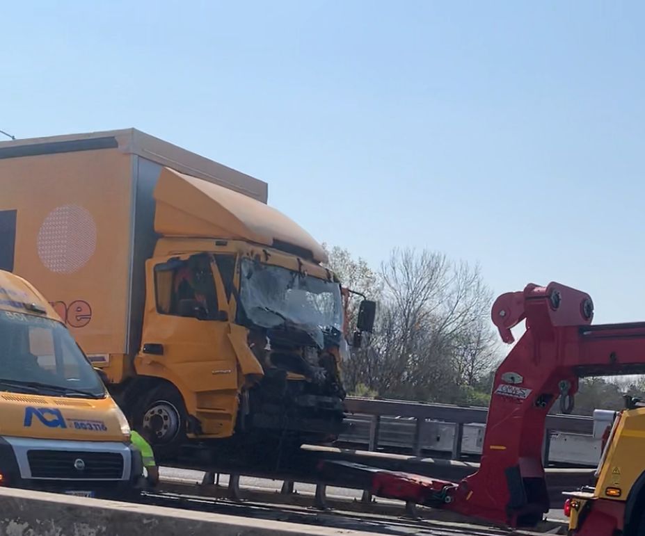 Ancora un incidente nel tratto bolognese della A14