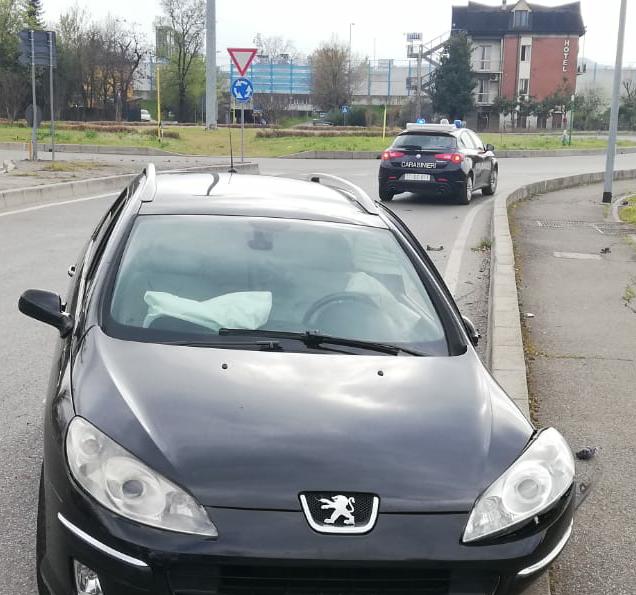 Si schiantano dopo il furto, nei guai due fratelli