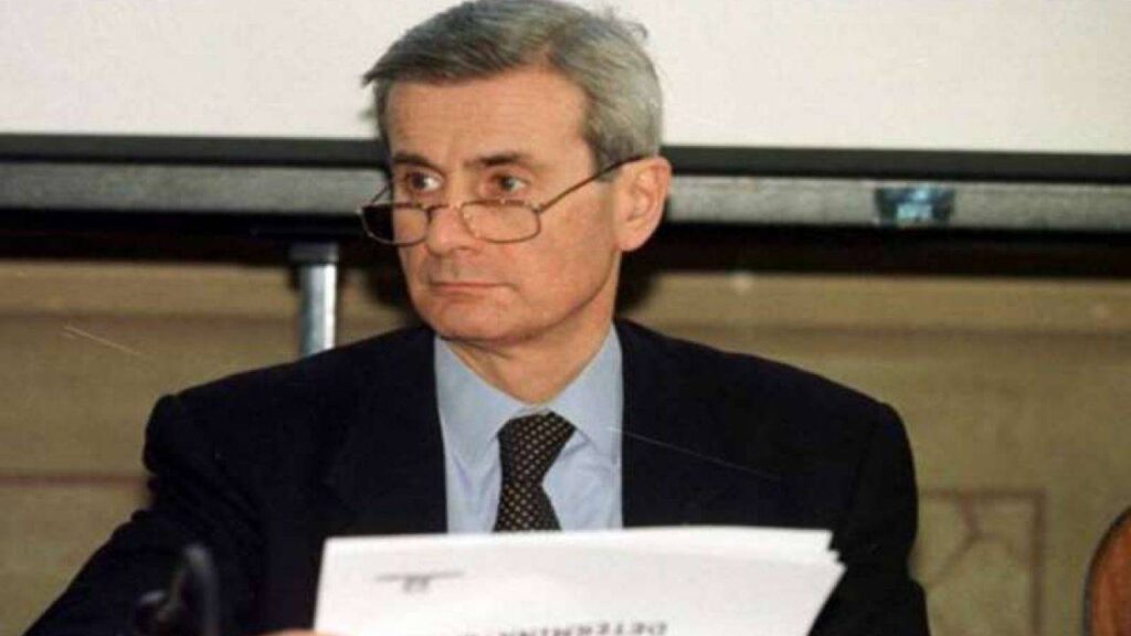 Commento choc su Marco Biagi: "Dovevano sparargli prima"