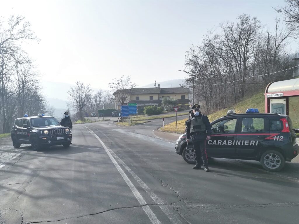 Senza mascherina al supermercato insulta un carabiniere