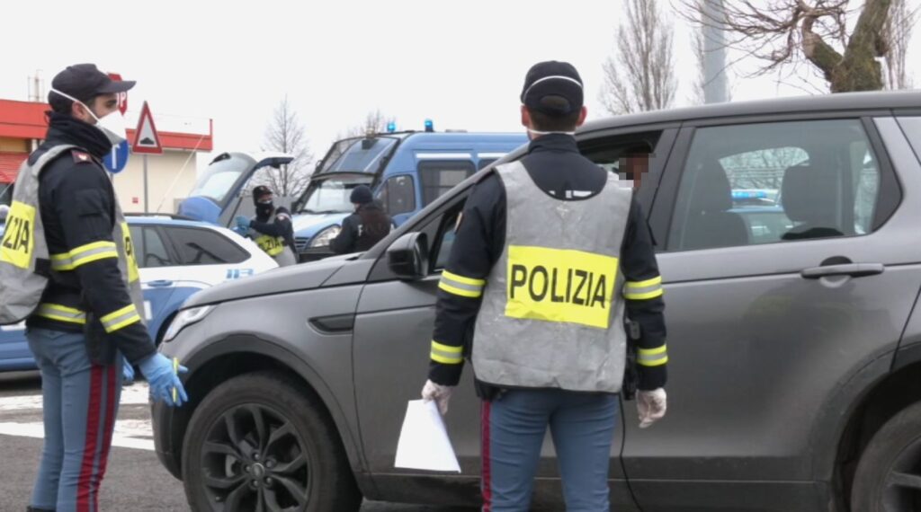 Controlli Polstrada su cinture e seggiolini per bambini, il 14% non li usa