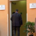 Tenta di entrare in tribunale senza mascherina