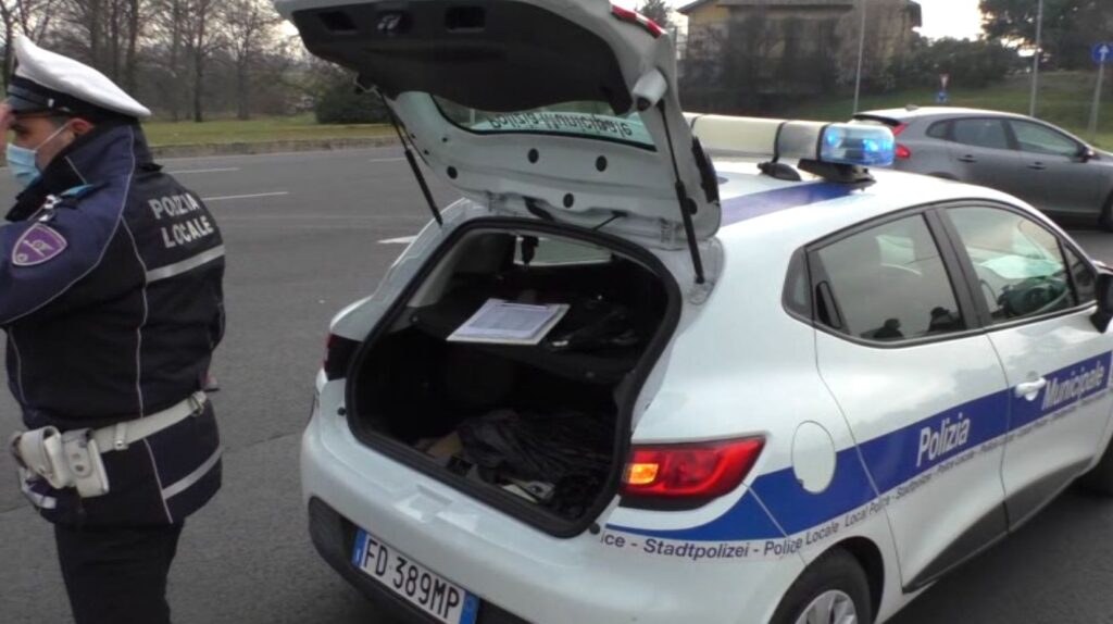 Incidente alla rotonda Romagnoli, grave un 58enne