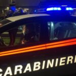 Rompe il naso a una donna con un calcio