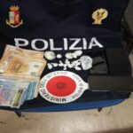 Spaccia cocaina nel parchetto di via Salgari, arrestato