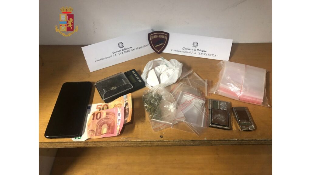 Spacciatore arrestato a bordo di un taxi