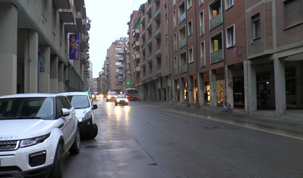 Tentano rapina in edicola, ma il negoziante li mette in fuga