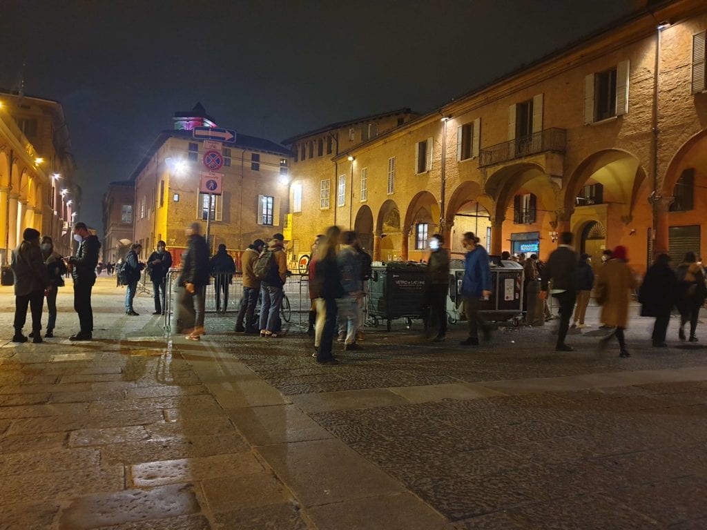 Di nuovo assembramenti in Piazza Verdi,  allontanate 200 persone