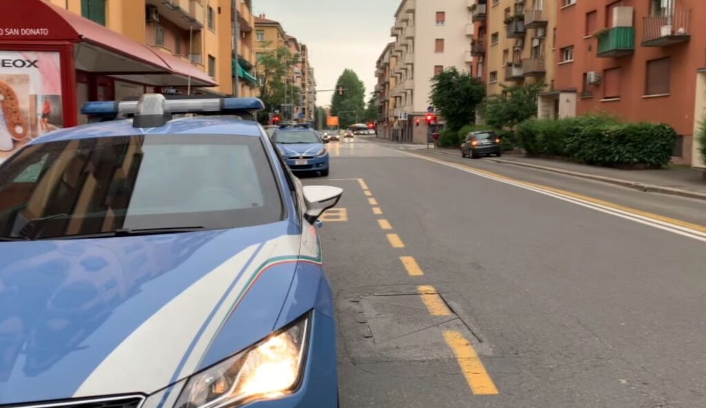 Spacciatore si finge runner per evitare controllo, arrestato