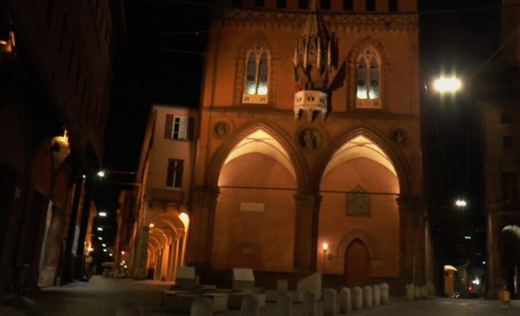 In giro di notte per i fatti suoi: “Sono un medico”, scatta la multa