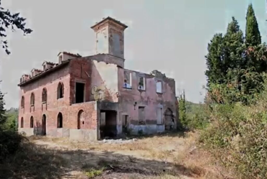 Pic-nic di Pasquetta nella chiesa delle ‘messe nere’, 12 multati