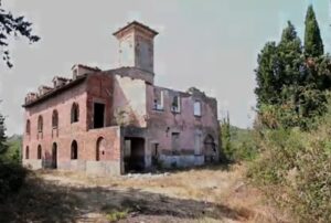 Pic-nic di Pasquetta nella chiesa delle ‘messe nere’, 12 multati