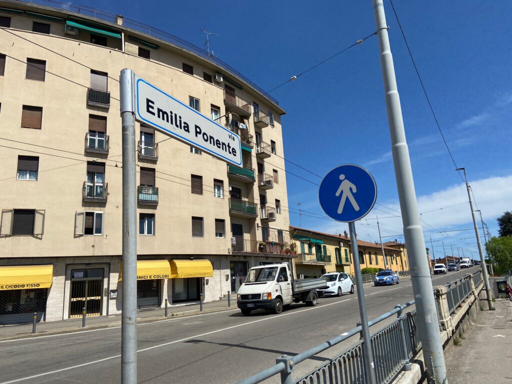 Auto investe pedone, grave studente 11enne