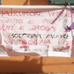 Nuovo striscione contro il degrado in via Petroni
