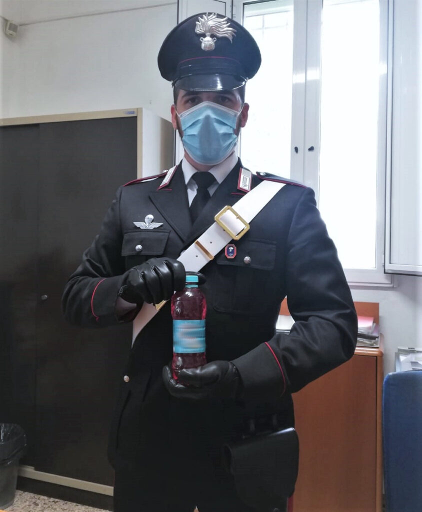 Minaccia di darsi fuoco per avere un’altra casa popolare