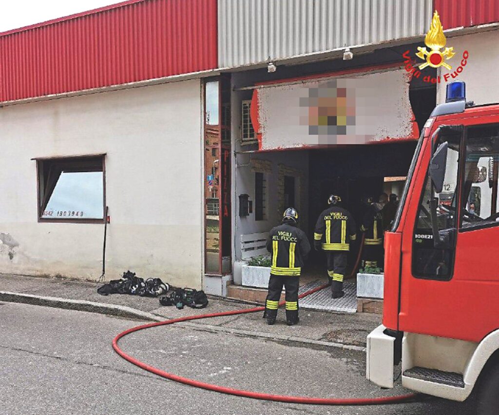 Incendio in pizzeria a Imola, danni ingenti