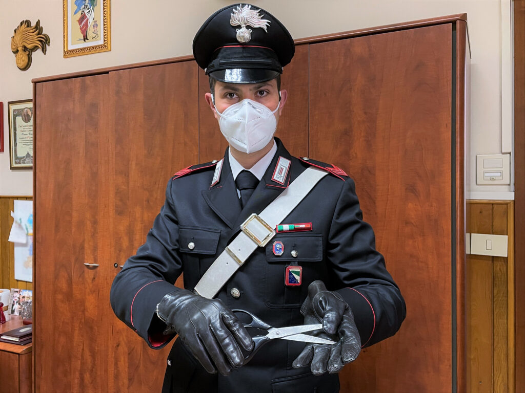 Senzatetto fa rapine per rubare vino, arrestato