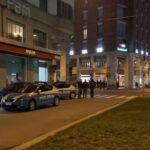 Aggredisce un uomo sotto i portici, la polizia lo arresta