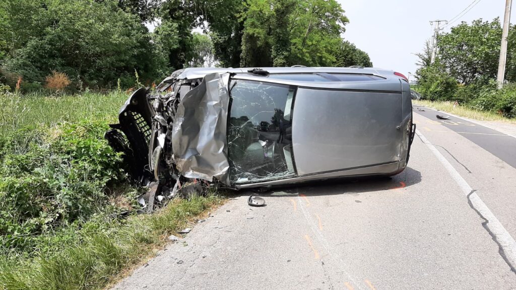 Scontro fra tre auto a Imola, soccorsa bimba di 8 anni