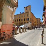 Ubriaco aggredisce cameriere di un bar, denunciato