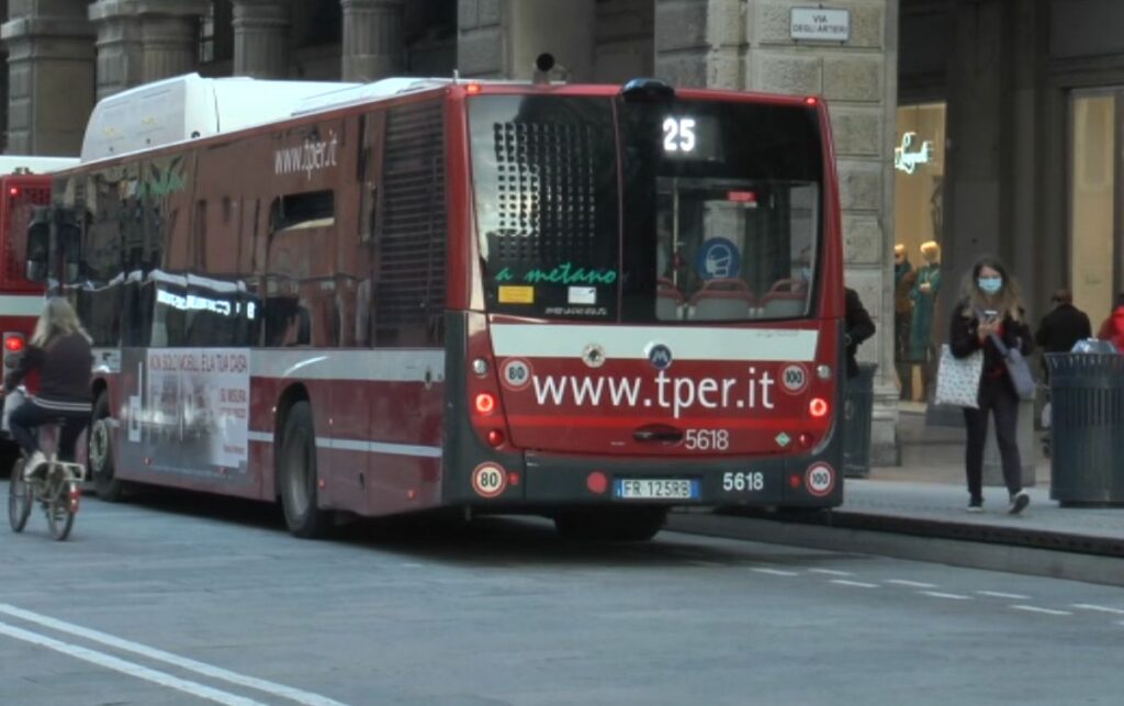 In autobus con droga e pistola, scoperto da polizia penitenziaria