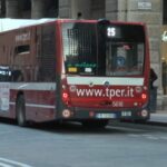 In autobus con droga e pistola, scoperto da polizia penitenziaria