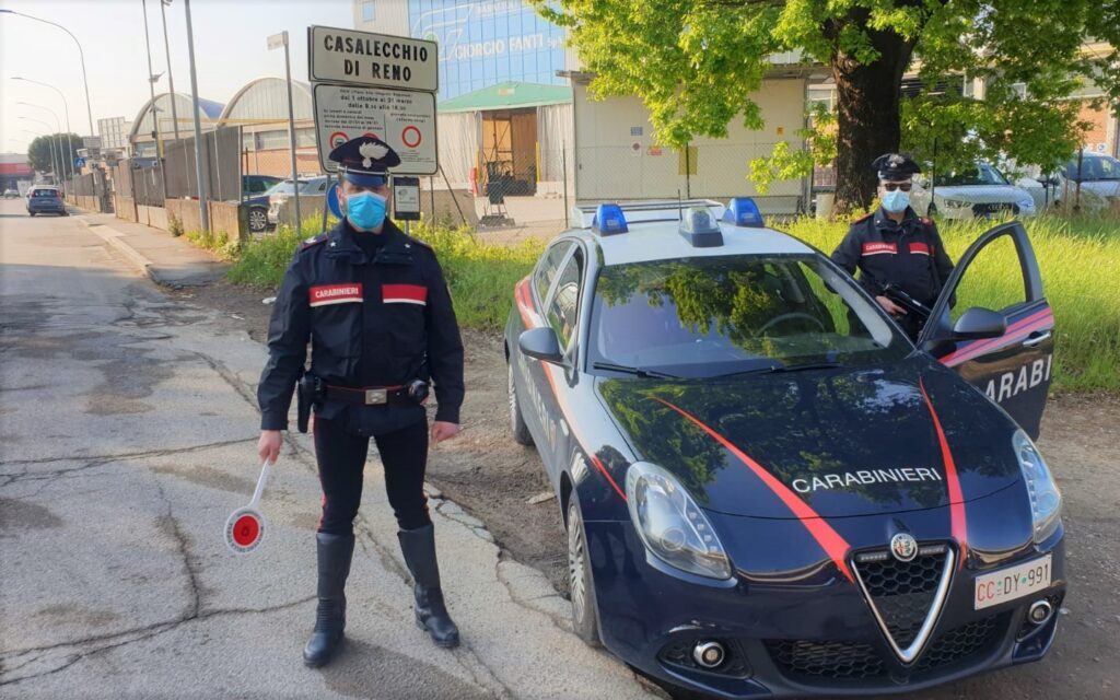 Bimbo di 4 anni rischia di annegare in piscina a Casalecchio