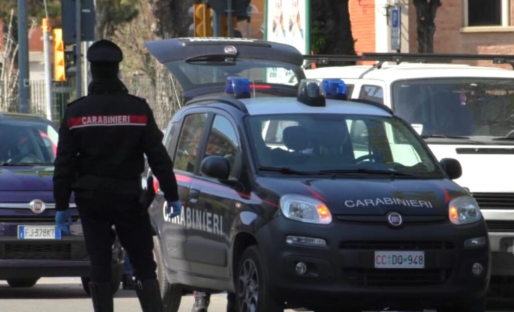 Tenta furto in studio commercialista e aggredisce Cc, arrestato