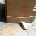 Imbrattamento sarcastico in via San Vitale: ‘pezzo di colonna 3000€’