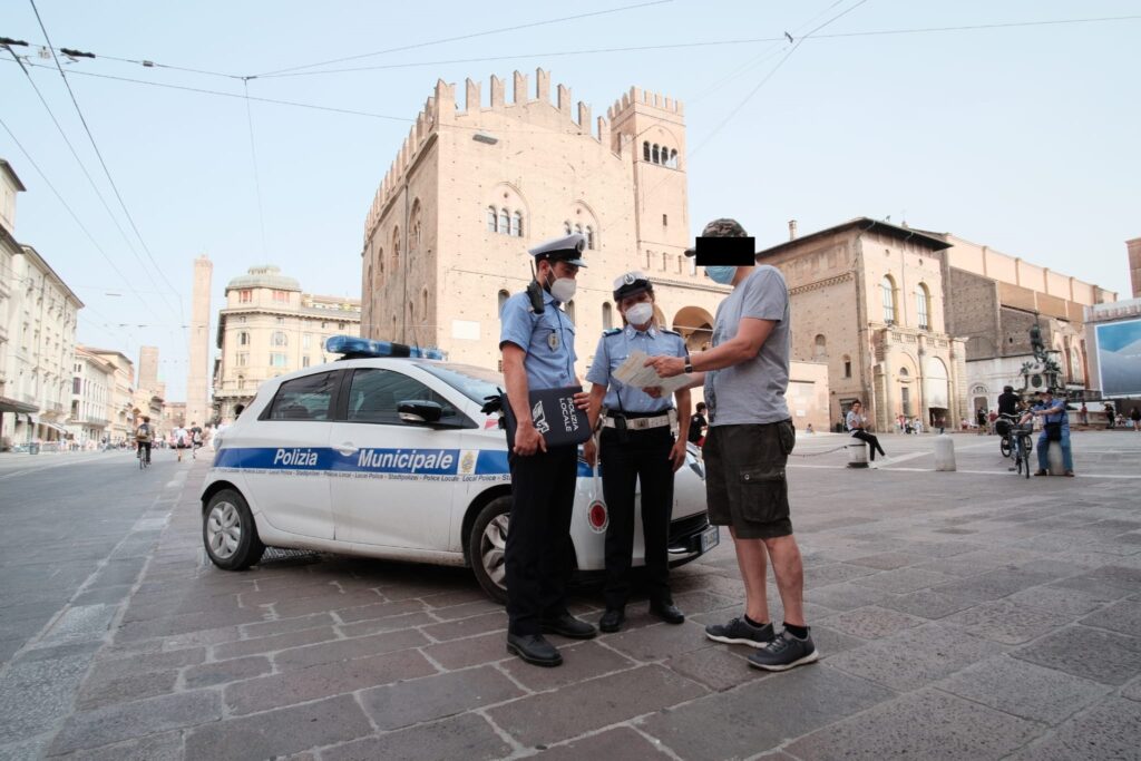 Guida turistica abusiva multata a Bologna