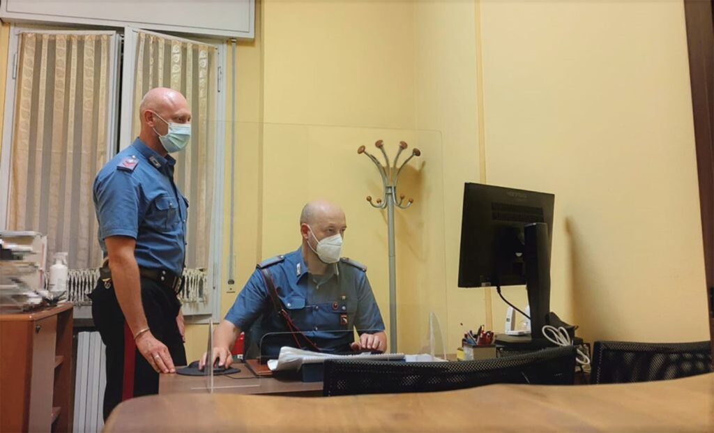 Ruba 700 euro ad anziana, denunciato 46enne