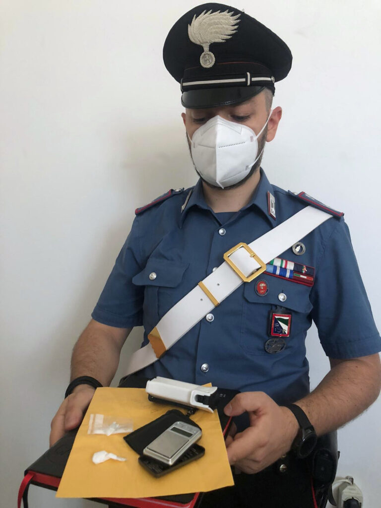 Pusher in bicicletta fermato dai Carabinieri