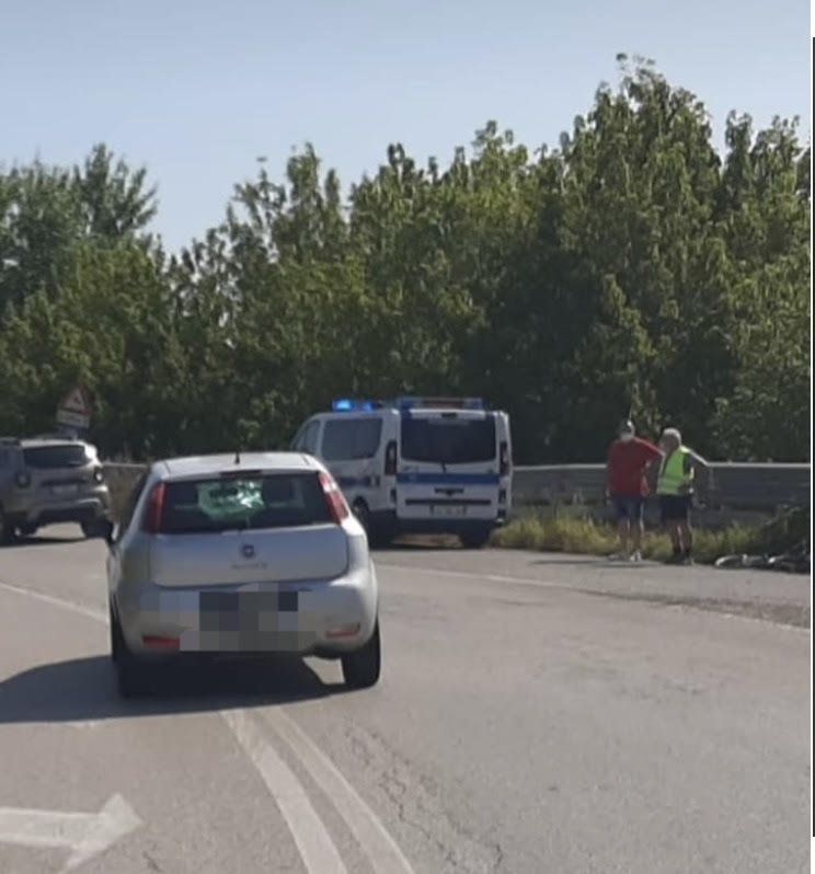 Scontro auto-bici in Valsamoggia, grave ciclista 22enne