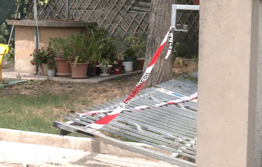 Bimbo di 2 anni schiacciato da un cancello a Budrio