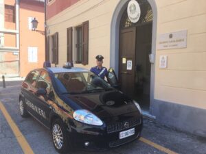 Picchia la fidanzata incinta, 21enne arrestato