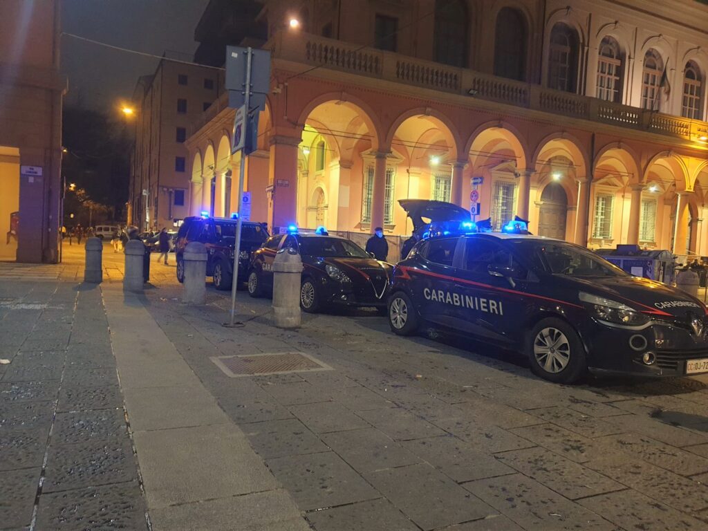 Minacce di morte alla barista per rapinarla, arrestato