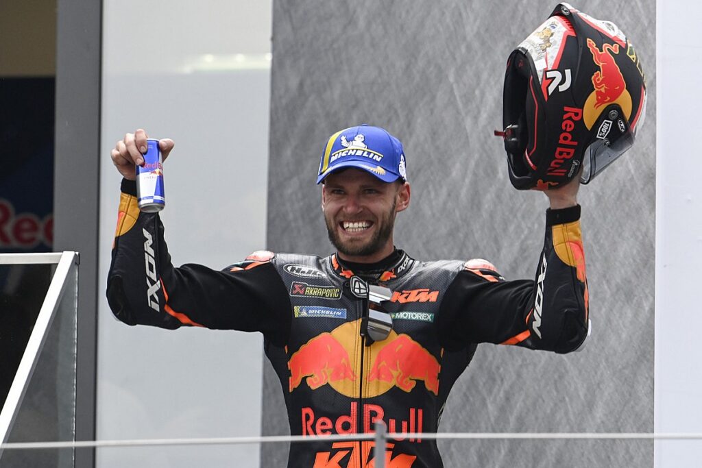 Moto GP. Il sudafricano Brad Binder della KTM vince il Gran Premio d’Austria sfidando il diluvio