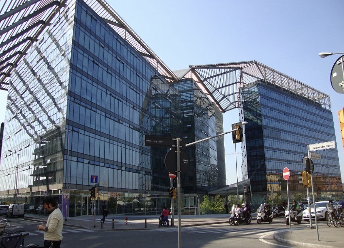 Agente e militare fuori servizio bloccano spacciatore 18enne<br>