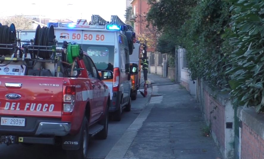 Incendio in abitazione in via delle Rose, un intossicato