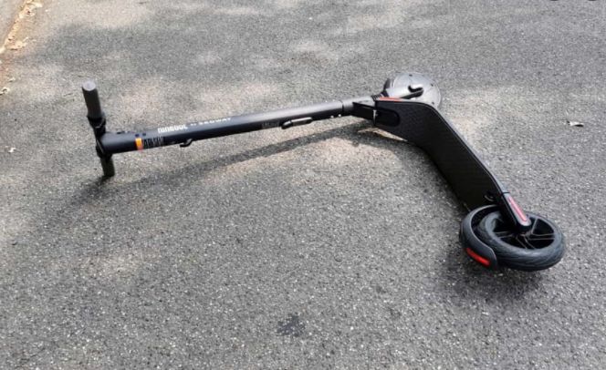 Cade con il monopattino elettrico, ferito 16enne