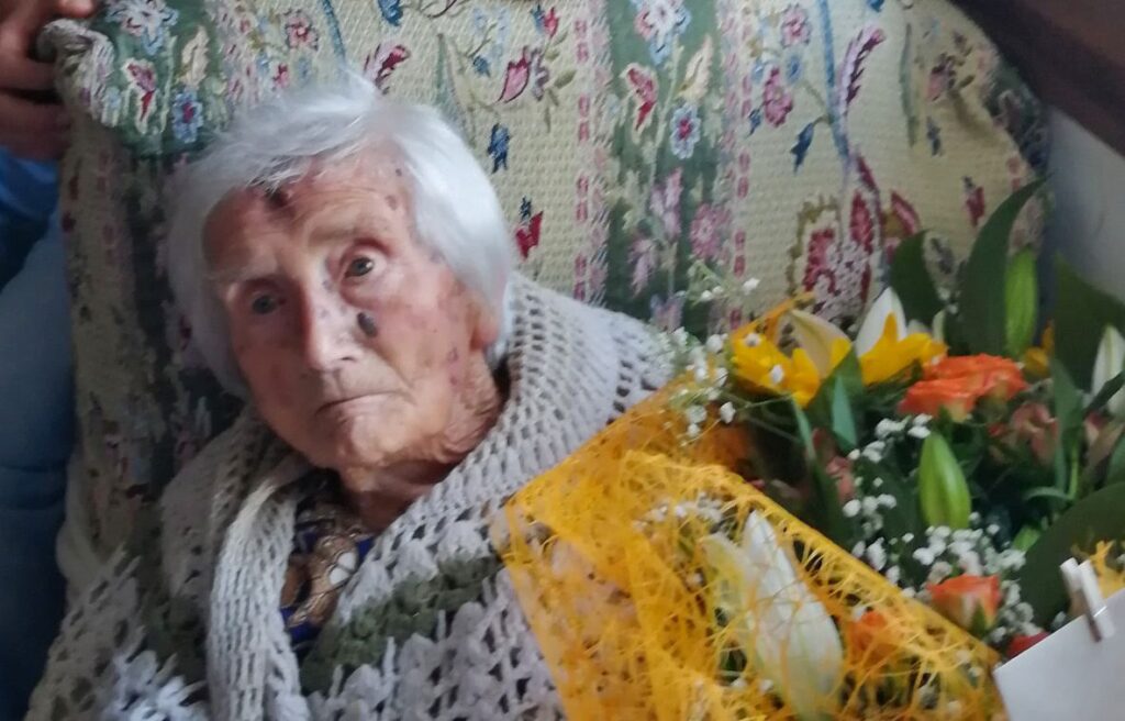 Auguri a Lucia, la nonnina di Castel d’Aiano ha compiuto 105 anni