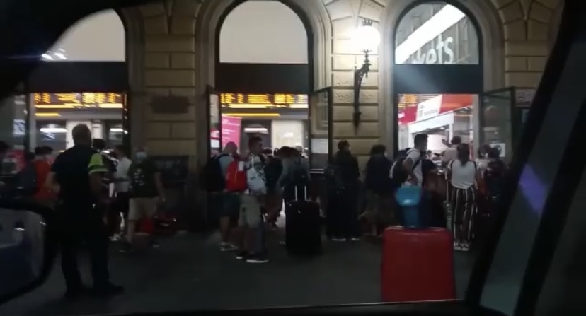 Incendi su linea Adriatica, notte in stazione per i viaggiatori