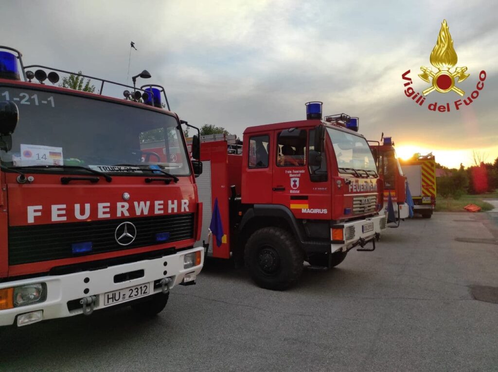 I vigili del fuoco di Bologna ‘ospitano’ i pompieri tedeschi diretti in Grecia