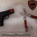 Via Barozzi, minaccia residente con pistola finta: arrestato