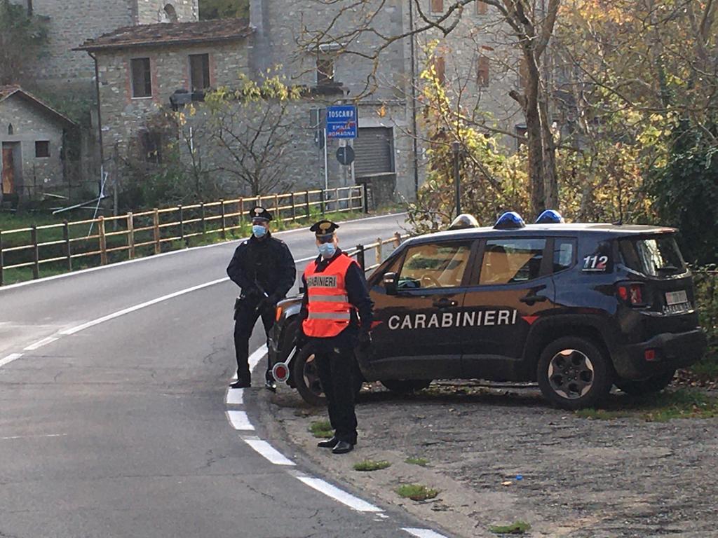 ‘Siamo senza benzina’ e tentano truffa: tre denunciati