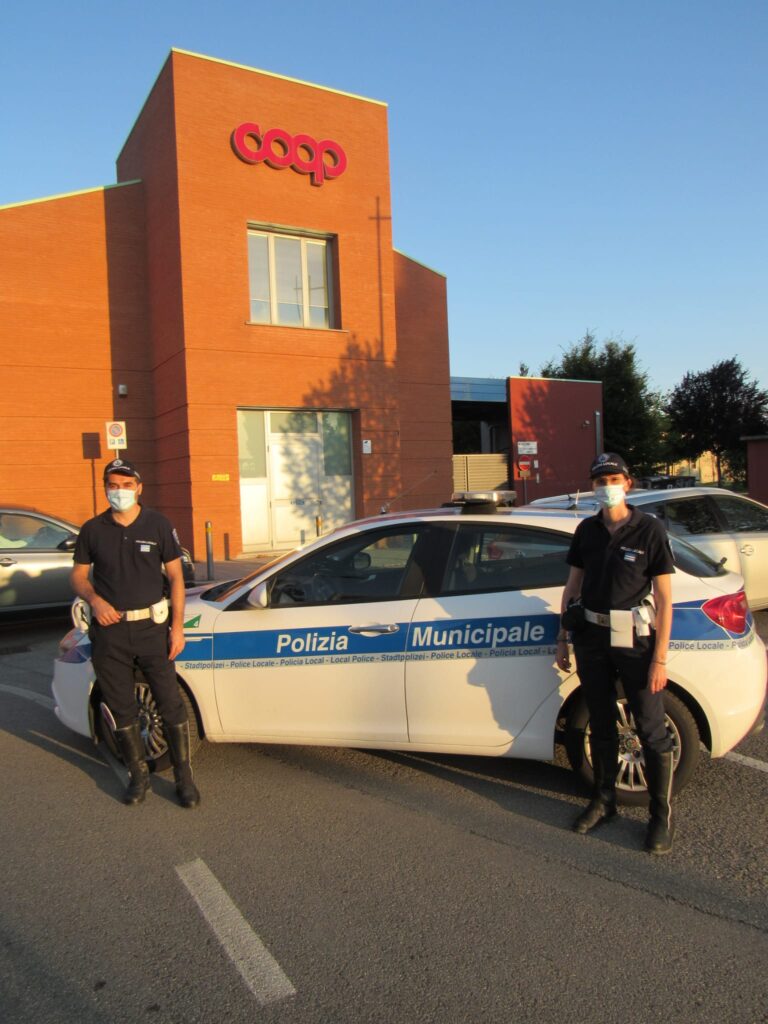 Tentano furto e aggrediscono guardia giurata: denunciati