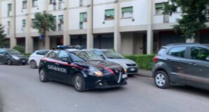 A passeggio con un tirapugni al Pilastro, denunciato 27enne