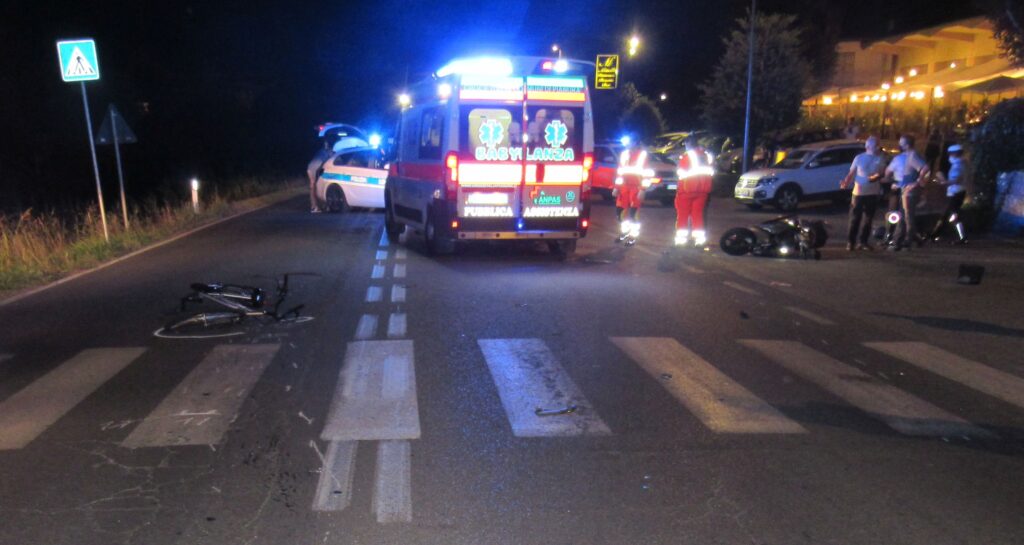 Scontro bici-moto a Pieve di Cento, grave 14enne